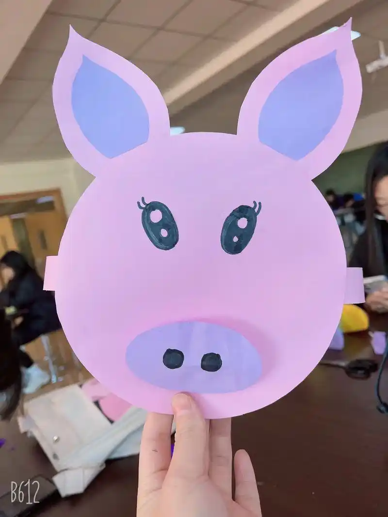 不像猪的猪  and  不像兔的兔#学前#手工#折纸#头饰 - 抖音