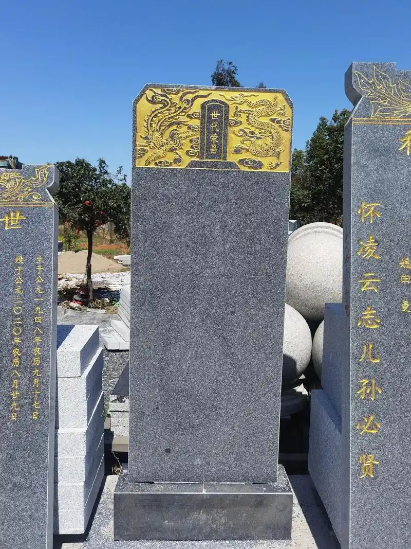 对于亲近的人的来说,墓碑不仅仅是一块冰冷生硬的石头,而是存留 - 抖