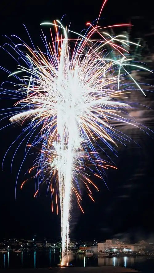 美丽的烟花,河流 1080x1920 iphone 8/7/6/6s plus 壁纸,图片,背景