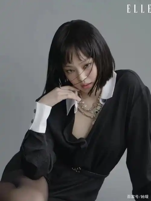 jennie在韩国elle8月封面大片中也是以利落的齐肩短发出镜,魅力十足!