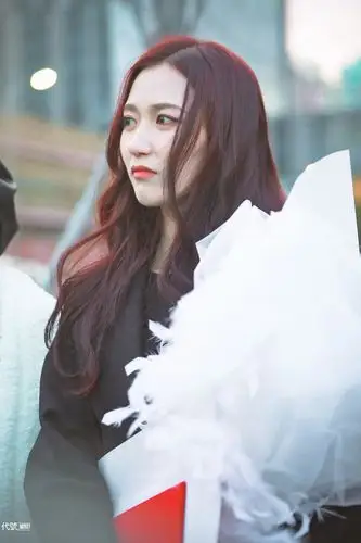 snh48吴哲晗 嘉兴路外出 红发初亮相