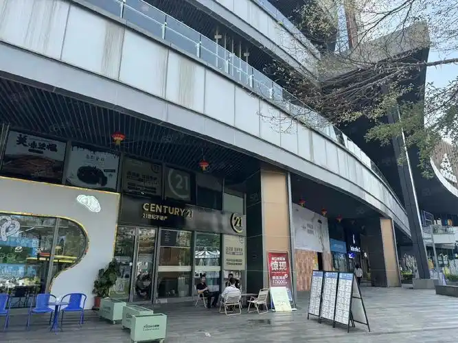 (出租) 国贸(万象城对面)没有转让费临街商铺层高6米使用面积100平