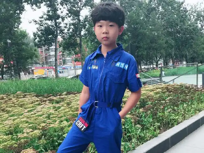 王天泽是谁的儿子父母全家照详细个人资料介绍及现在照片曝光