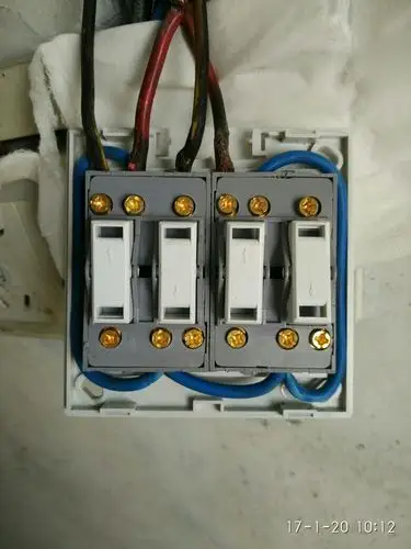 请问这种四开开关怎么接线?请大神给个草图,谢谢!急,在线等.