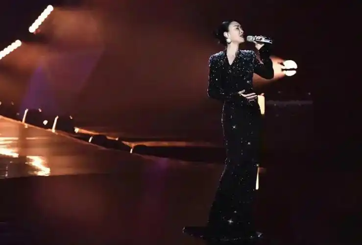 创作一首新歌,词要断裂,晦涩,又要