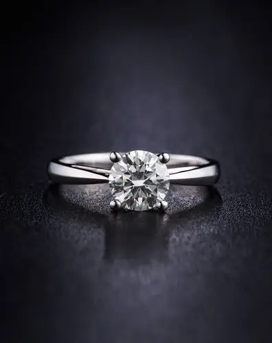 zlf 1克拉pt950经典四爪钻戒