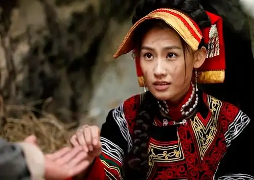 钞票飞曝光剧照王婉中展现彝族之美