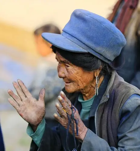 大凉山彝族老人们——剑舞.麦田摄影作品欣赏