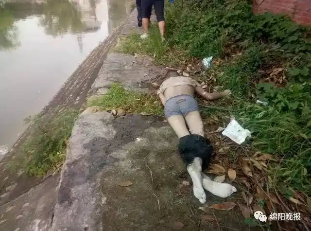 尸体已泡白!今早绵阳一年轻男性尸体被打捞上岸!