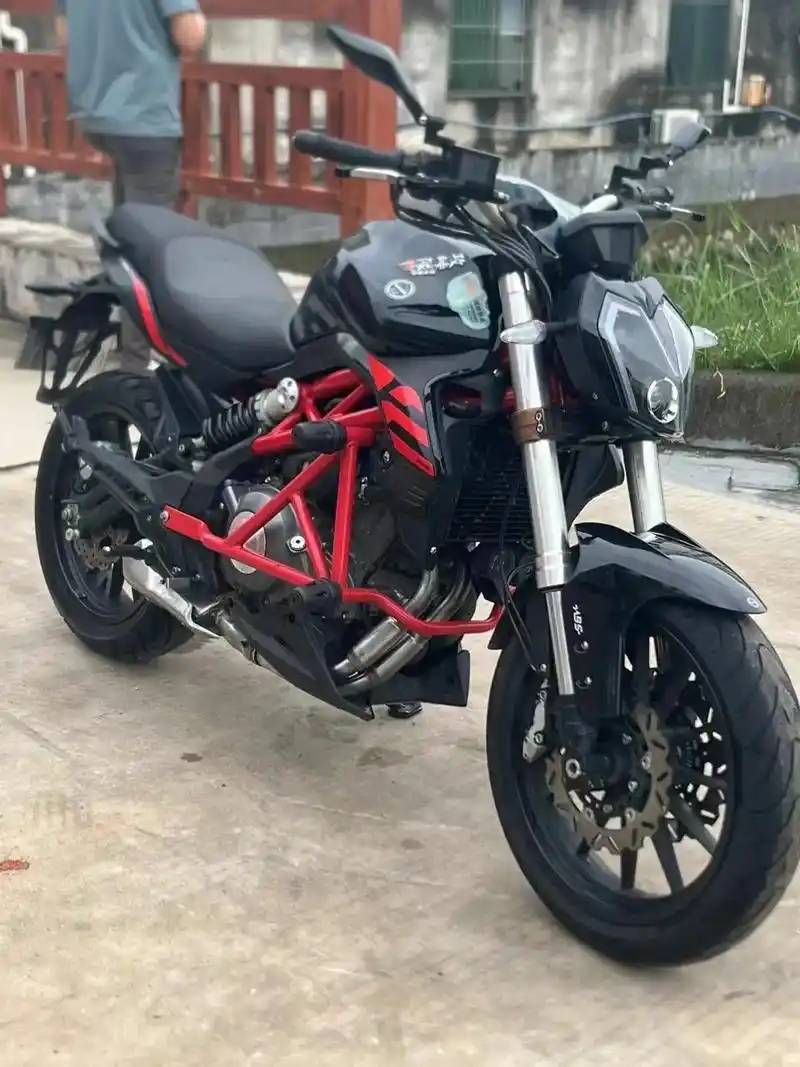 20贝纳利黄龙300.准新车0瑕疵 实行一万多公里   江湖 - 抖音