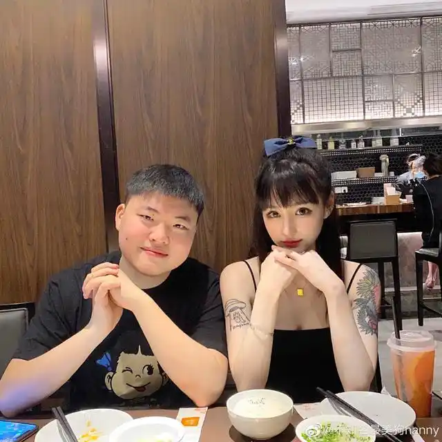 自称uzi邻居的网友爆料奥咪咪逼婚小狗?奥咪咪发文澄清节奏|逼婚_新浪