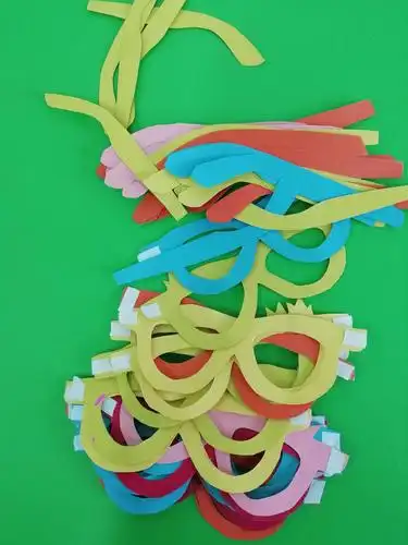 济南路小学幼儿园小四班——手工制作《眼镜》