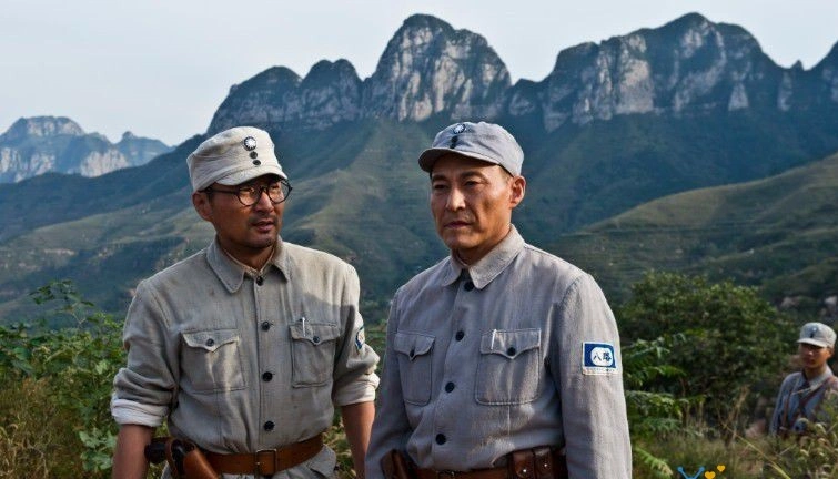 石佛寺镇观看红色电影太行山上