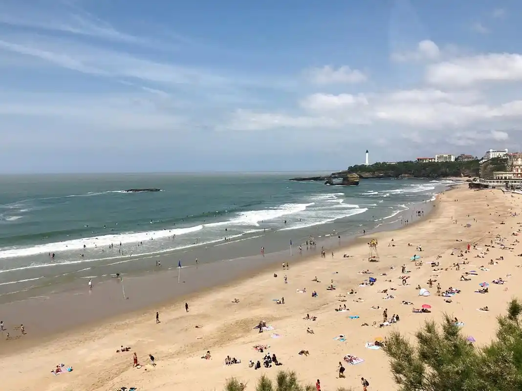 厦门黄厝海滩是一处美丽的海滩,位于福建省厦门市思明区黄厝路.