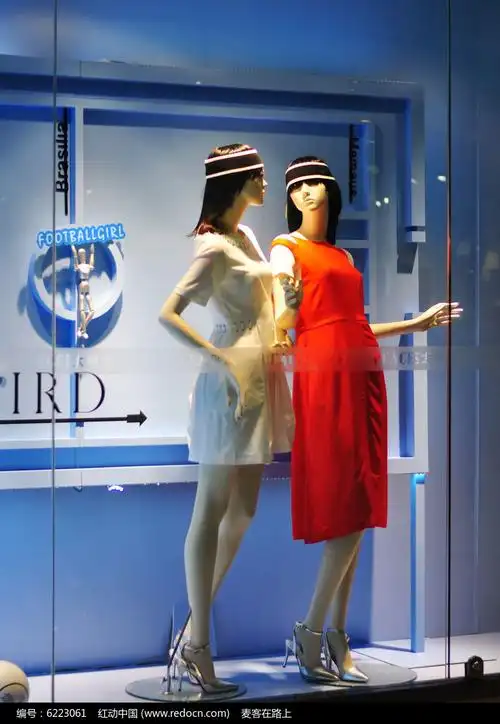 休闲女装店橱窗模特