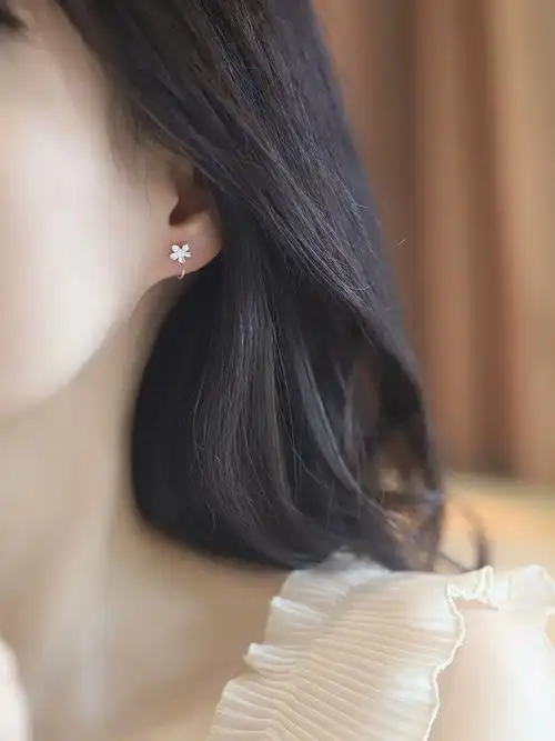 纯银鸡蛋花耳钉真的太戳少女心了🌸