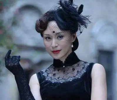 20岁出道,和相恋8年男友裸婚,婚戒20元,婚房十几平,却很幸福