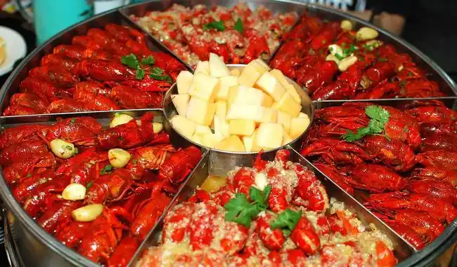 688元小龙虾大拼盘 5人几分钟就吃完谁快谁吃的多