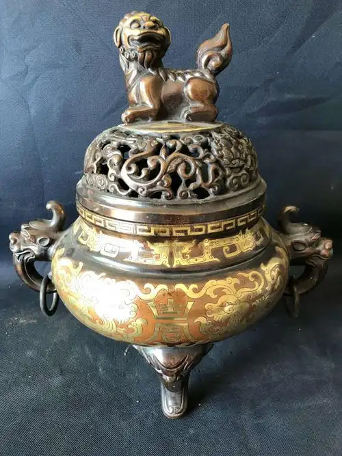 大清乾隆年制紫铜景泰蓝三足双龙耳熏香炉