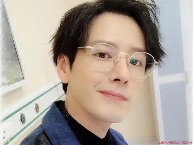 书亚信真实名字叫什么简历被扒其家世究竟如何引发好奇