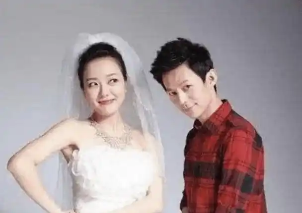 何炅有老婆吗【何炅首次公开自己的妻子,没想到是她】(图3)