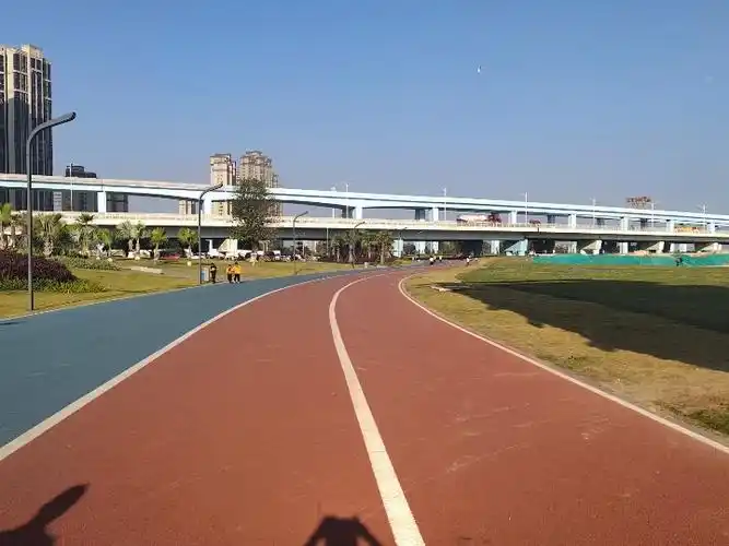 厦门彩虹跑道,赞!