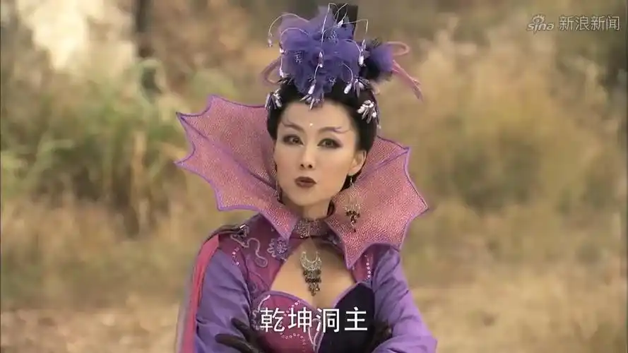 活佛济公:绿姬把蛙精引到了一个没人的地方,竟然还找来乾坤洞主