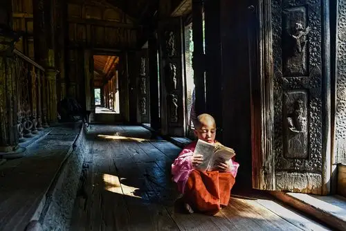 小和尚统 称为小沙弥, 女性出家人中的小僧人则称为沙弥尼.