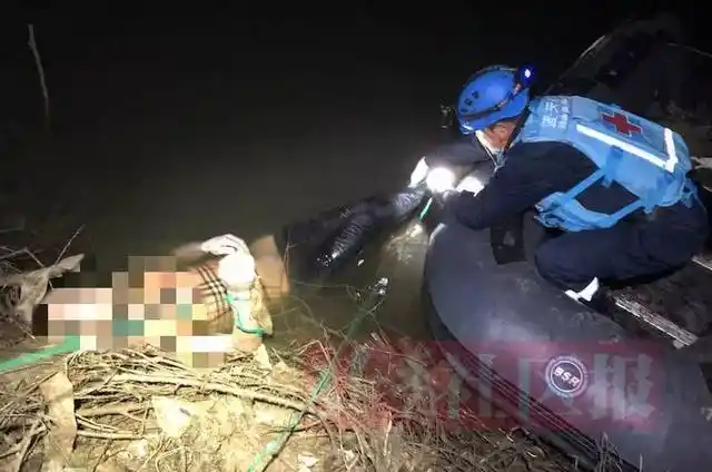 溺亡男子遗体被找到 昨日下午7时许,通州蓝天救援队接到救援热线