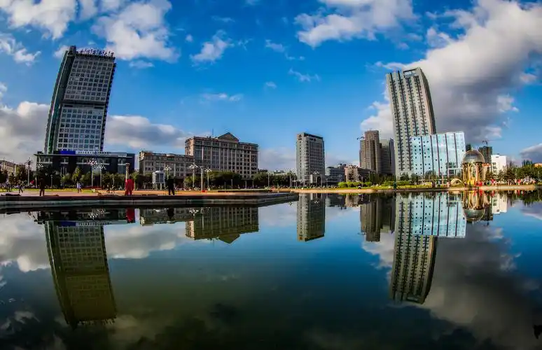 天空之镜内蒙古包头市银河广场