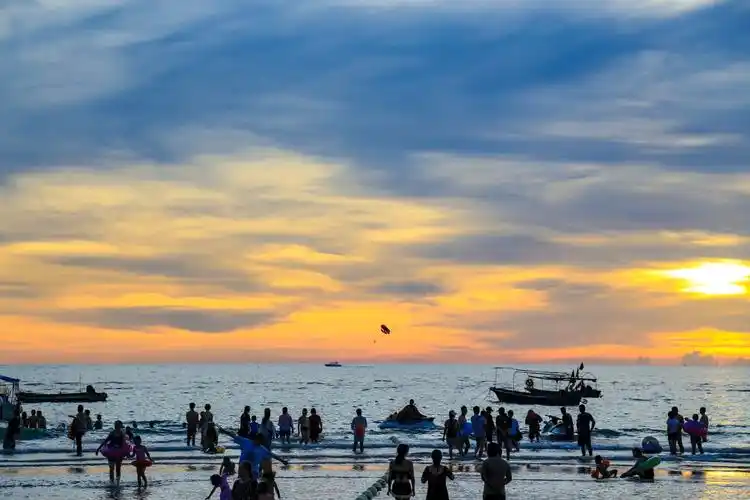 【暑假亲子游·涠洲岛五天】涠有你是最独特的蓝色浪漫,与孩子共享一
