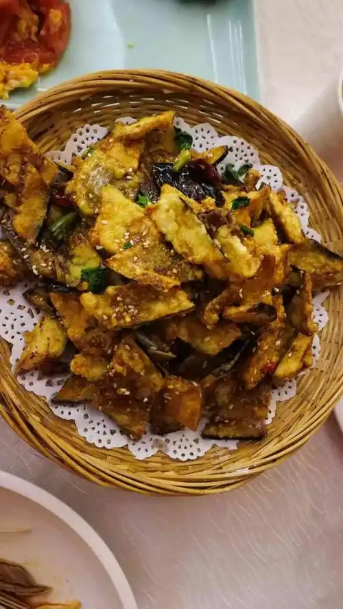 位置比较偏进去之后大厅里边感觉有股奇怪的味道环境还