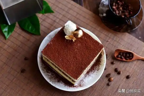 提拉米苏图片实拍三角形,意式经典|提拉米苏,"缘"于浪漫,"终"于甜蜜