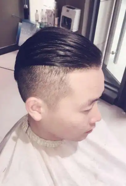 男生梳大背头的技巧所在 帅酷有潮范熟男短发大全-发型-爱女人网