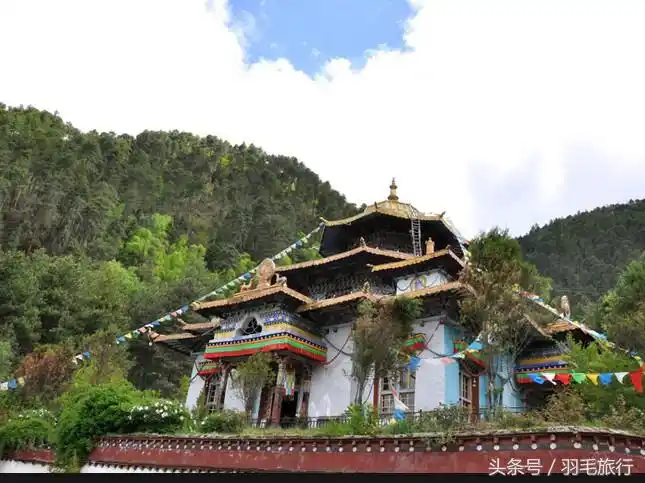 嘎朗王宫遗址 相传公元一百多年前由吐蕃王朝第十七代赞普(英武之王的