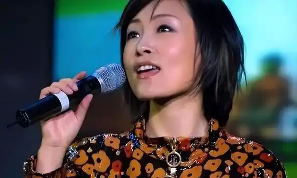 她在谈到这段婚姻时提到,沈永革是个工作狂,总是希望她的步子能慢一点