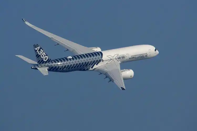 2016珠海航展空中客车a350飞行表演