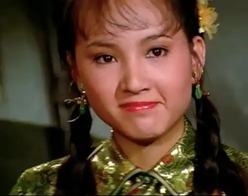 霍英东二儿媳罕见露面,打扮低调甘当背景板,息影多年仍美貌不减