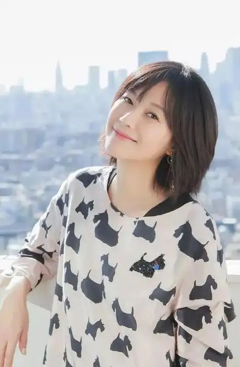 女人过了30岁,最好别留这"3种"发型,显老又没气质