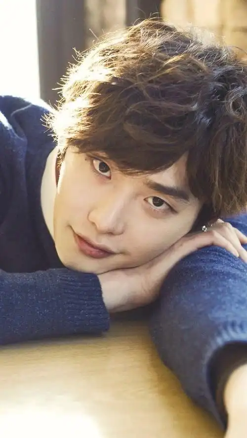 李钟硕生日自拍##李钟硕32岁状态