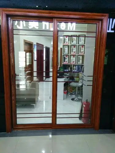 店面玻璃门展示