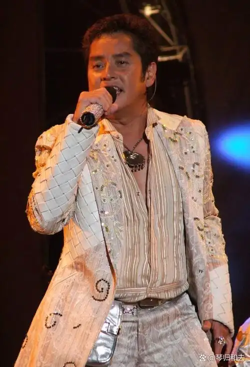 最喜欢的十大华语男歌手及其歌曲～ 一,谭咏麟《讲不出再见》 二