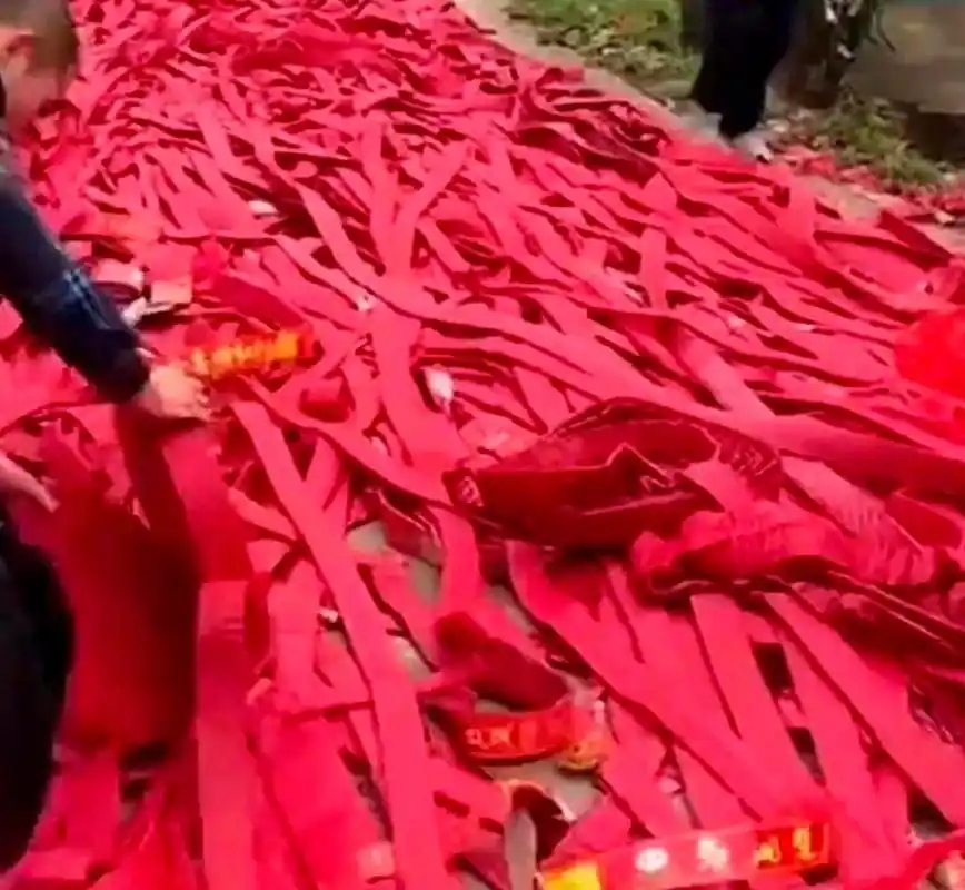 北方地区的婚礼放鞭炮方式都是这样吗?