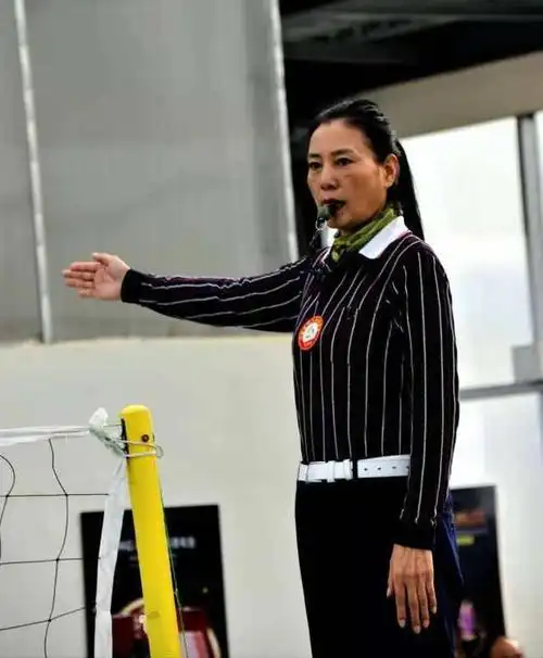 排球女将杨春英:从主攻手到气排球国家级裁判,就是爱排球