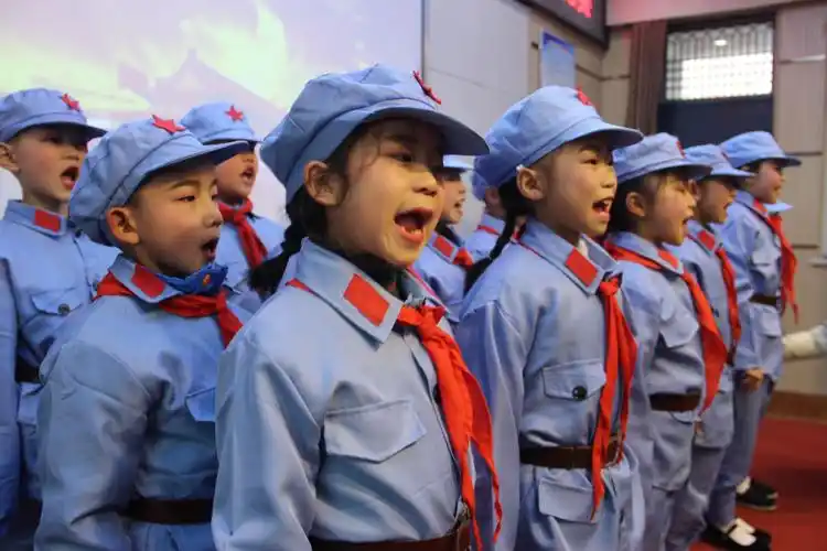 迎元旦 唱红歌 争做党的红孩子—记林州市第一实验小学红歌传唱比赛