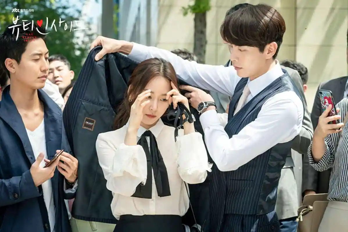 《内在美》第二集剧情回顾:徐玄振李民基发现彼此秘密 被传绯闻爱情线