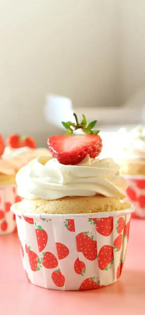 甜品 纸杯蛋糕 奶油 草莓