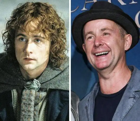 精灵公主阿尔温,由丽芙·泰勒饰演.佛罗多,由伊利亚·伍德饰演.