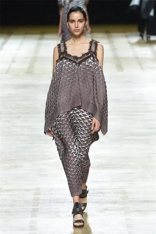 isseissey miyake 2018春夏时装秀-欧美流行- 女人街