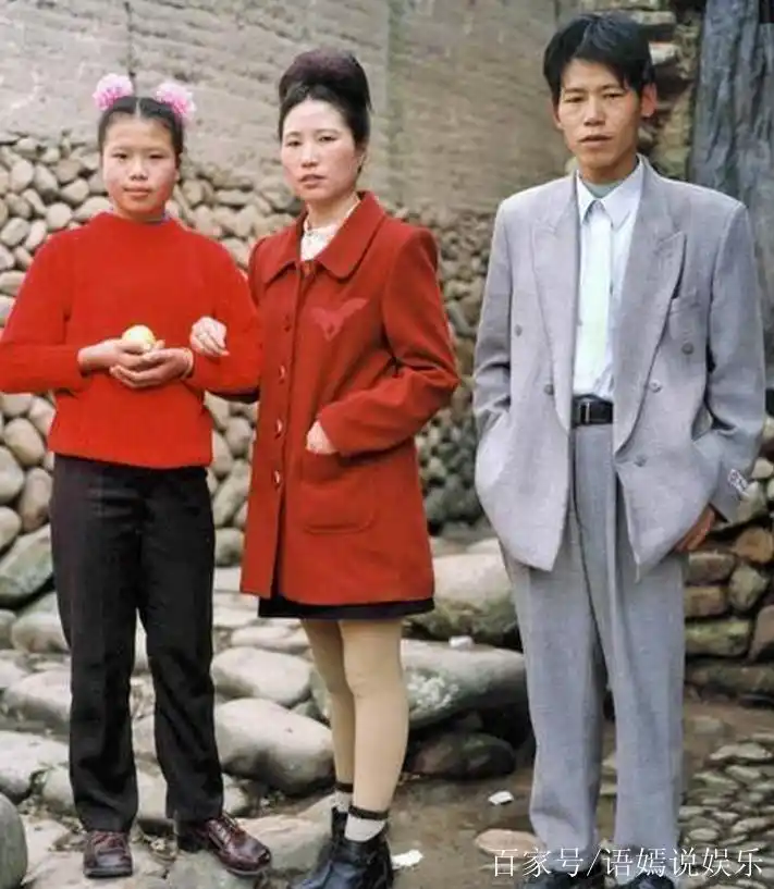 老照片,90年最时髦的穿着打扮,穿过这些的人,年纪都不小了!